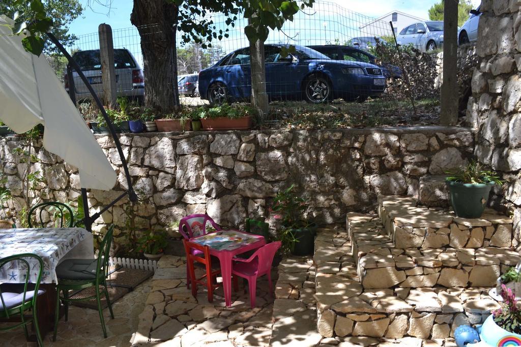 Apartmani Jenny I Tania Лопар Экстерьер фото