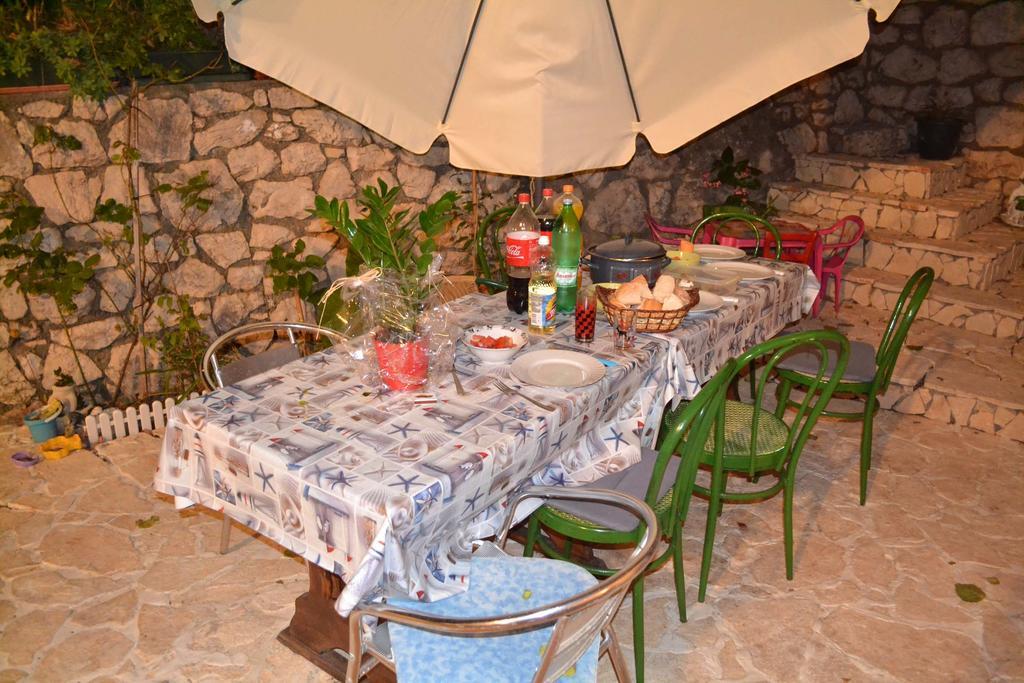 Apartmani Jenny I Tania Лопар Экстерьер фото