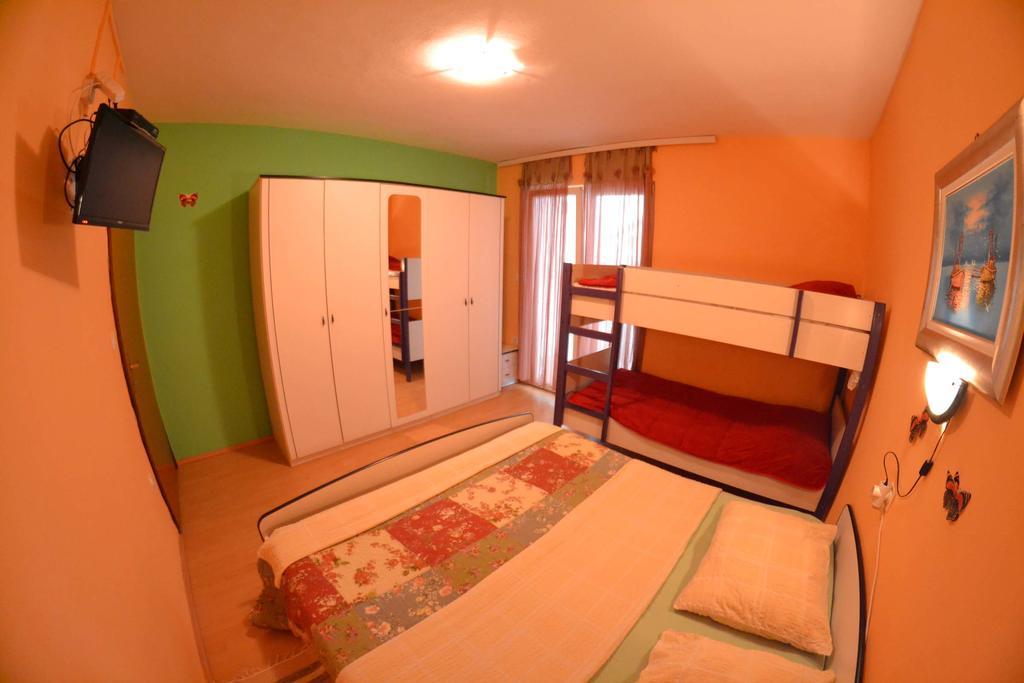 Apartmani Jenny I Tania Лопар Экстерьер фото