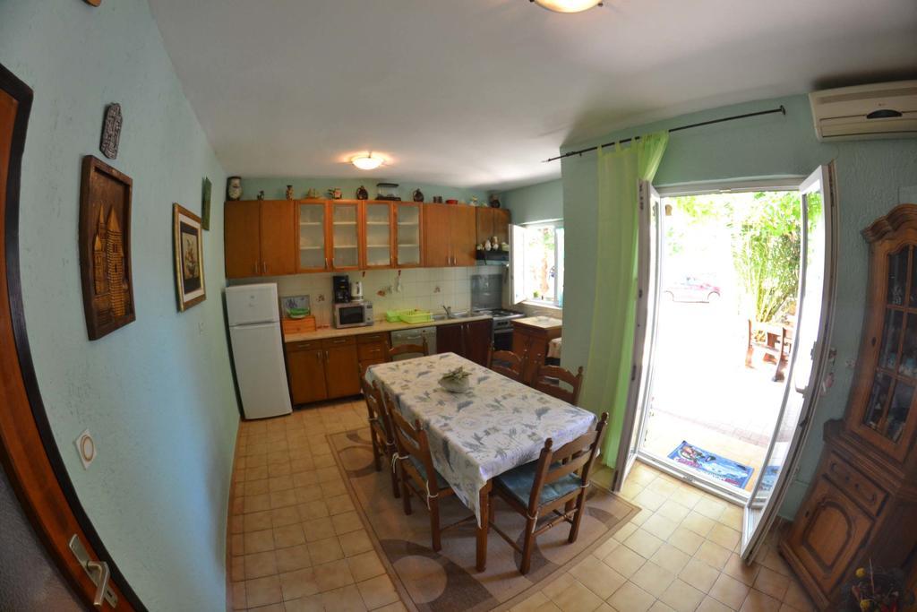Apartmani Jenny I Tania Лопар Экстерьер фото