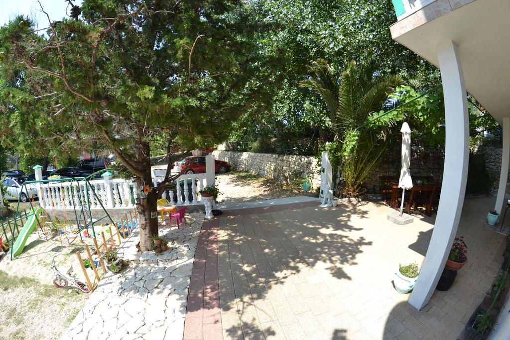 Apartmani Jenny I Tania Лопар Экстерьер фото