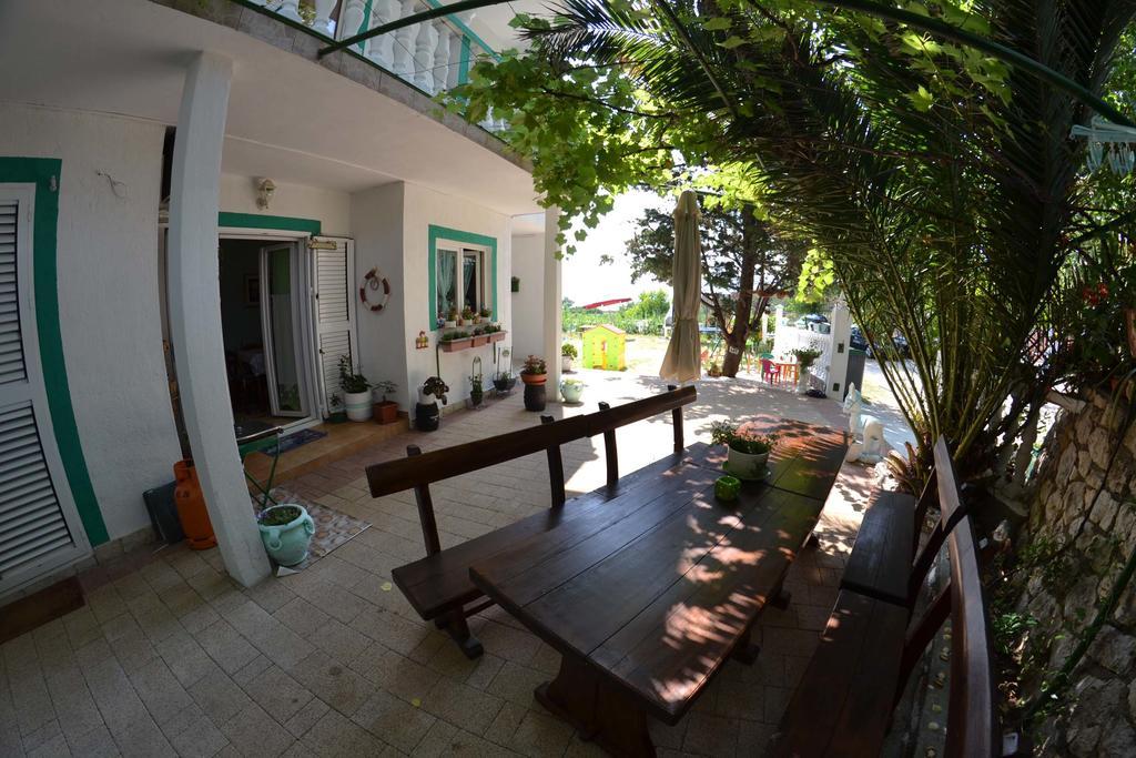Apartmani Jenny I Tania Лопар Экстерьер фото