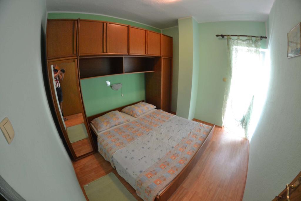 Apartmani Jenny I Tania Лопар Экстерьер фото