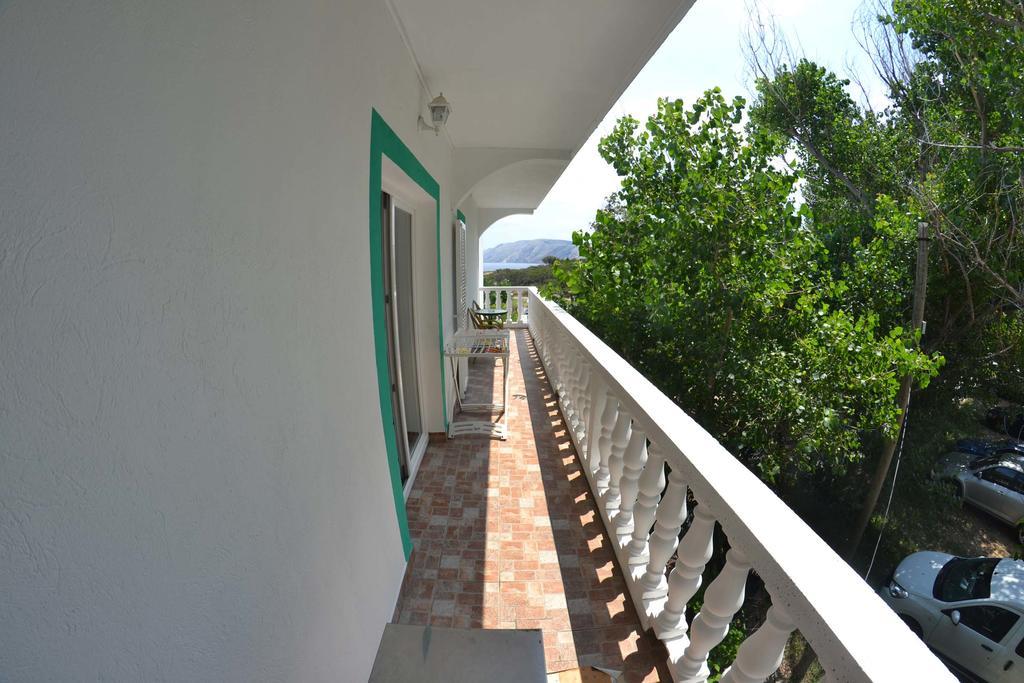 Apartmani Jenny I Tania Лопар Экстерьер фото