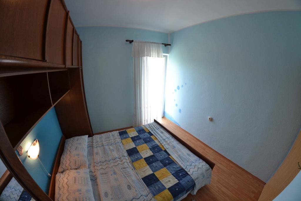 Apartmani Jenny I Tania Лопар Экстерьер фото