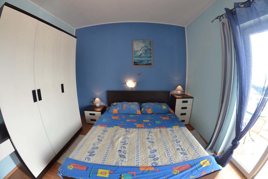 Apartmani Jenny I Tania Лопар Экстерьер фото