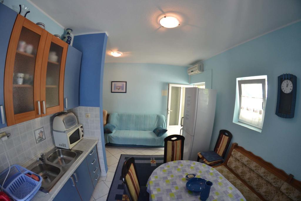 Apartmani Jenny I Tania Лопар Экстерьер фото