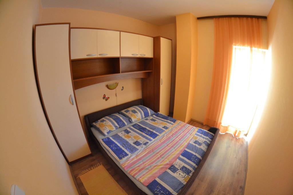 Apartmani Jenny I Tania Лопар Экстерьер фото