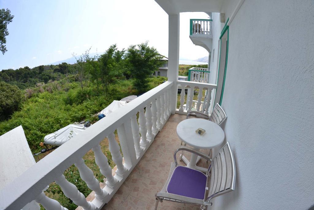 Apartmani Jenny I Tania Лопар Экстерьер фото