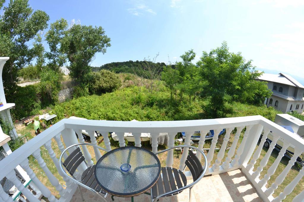 Apartmani Jenny I Tania Лопар Экстерьер фото