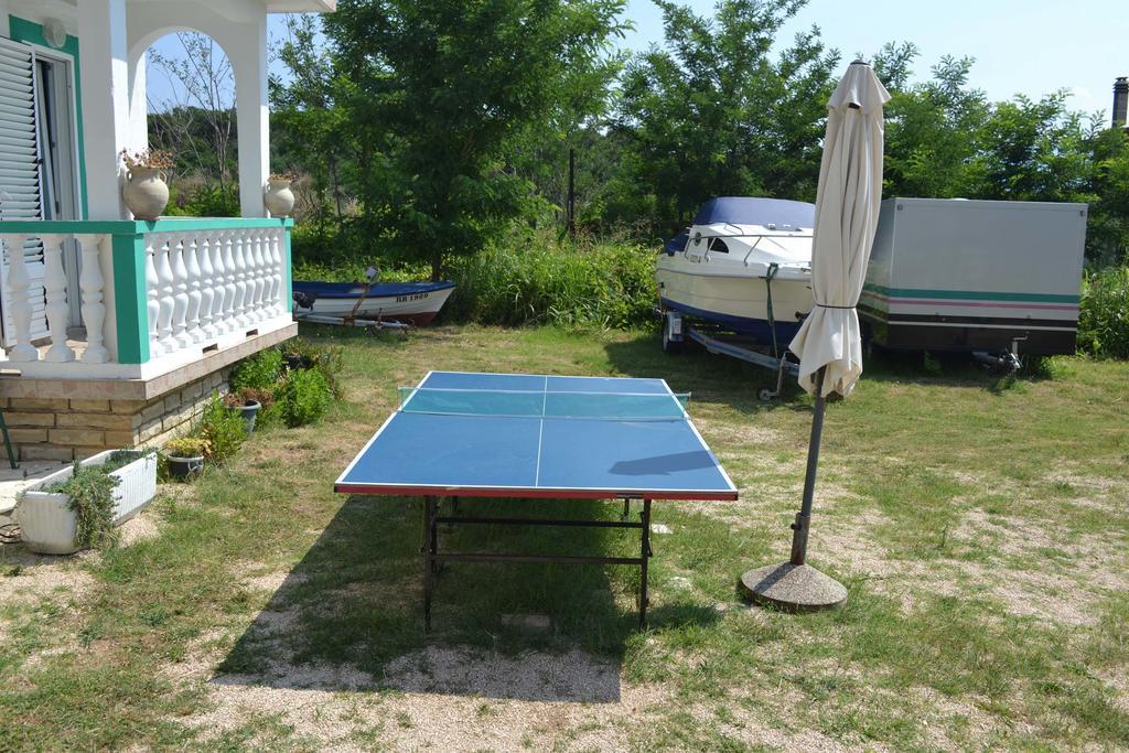 Apartmani Jenny I Tania Лопар Экстерьер фото