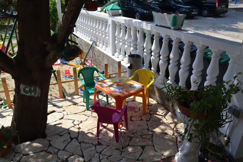 Apartmani Jenny I Tania Лопар Экстерьер фото